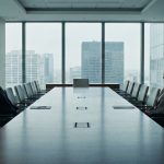 Dois executivos sentados distantemente em uma sala de reuniões corporativa impecável e fria, ilustrando a lacuna entre ter processos estruturais organizados e a falta de interação que gere valor real.